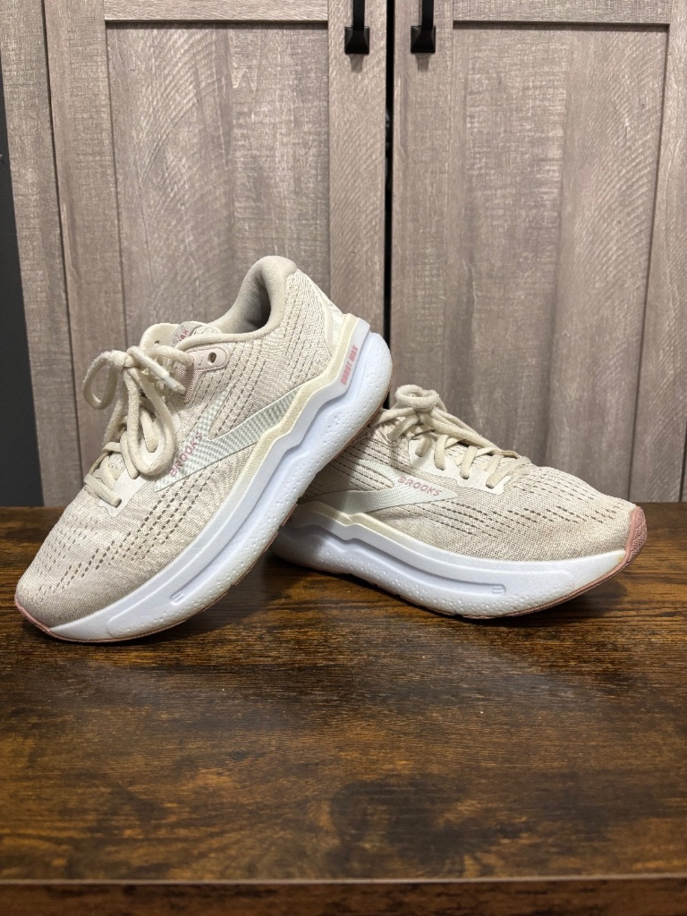 Brooks ivory/cream and pink Ghost Max  women's 5.5 wide